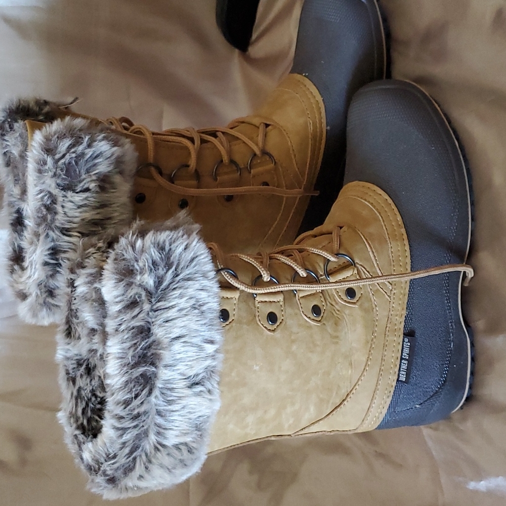 Womens Weather Spirits Boots Size 8 NWOT